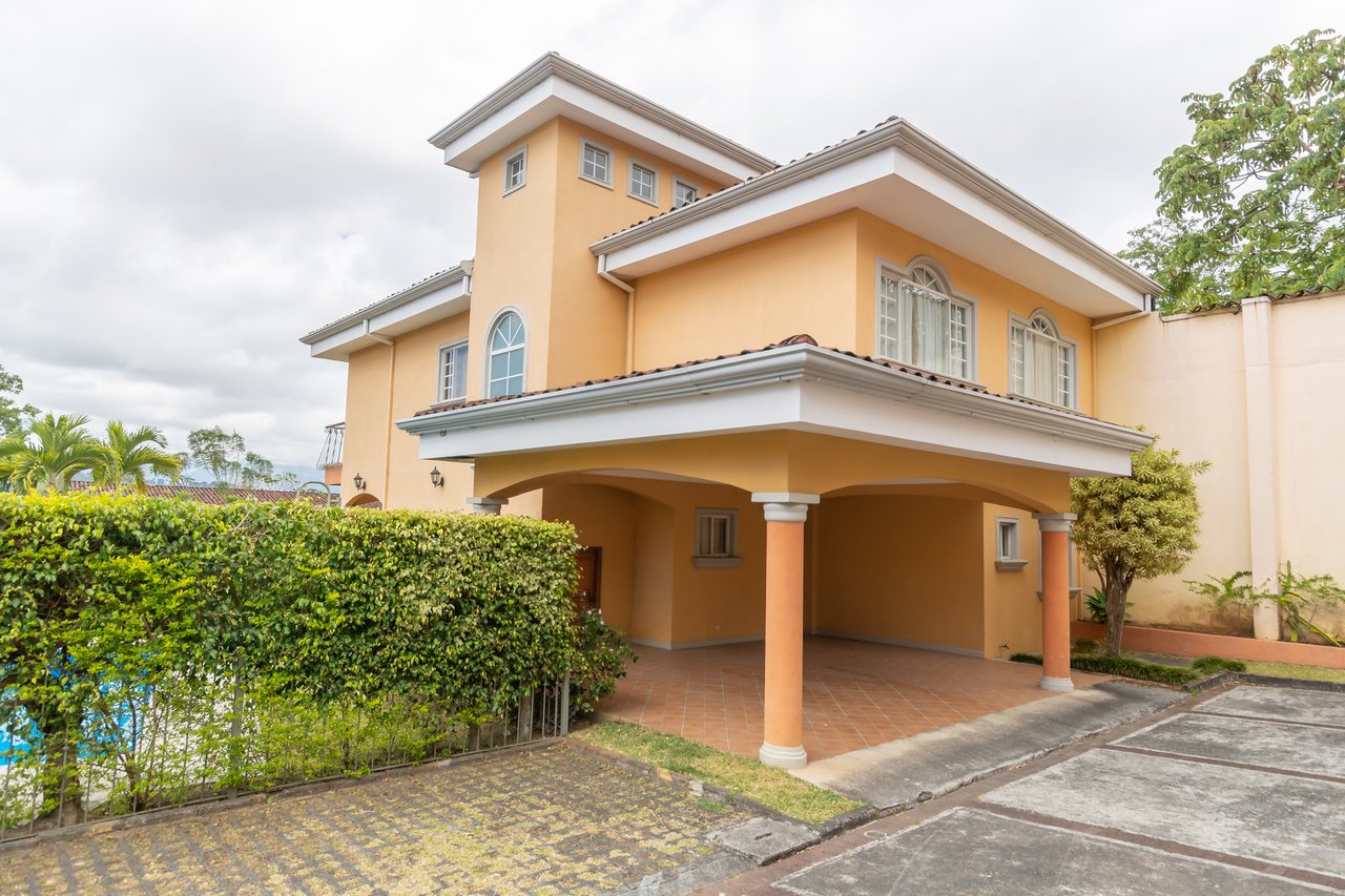 Colonial Gated Community Villa, Curridabat, San Jose