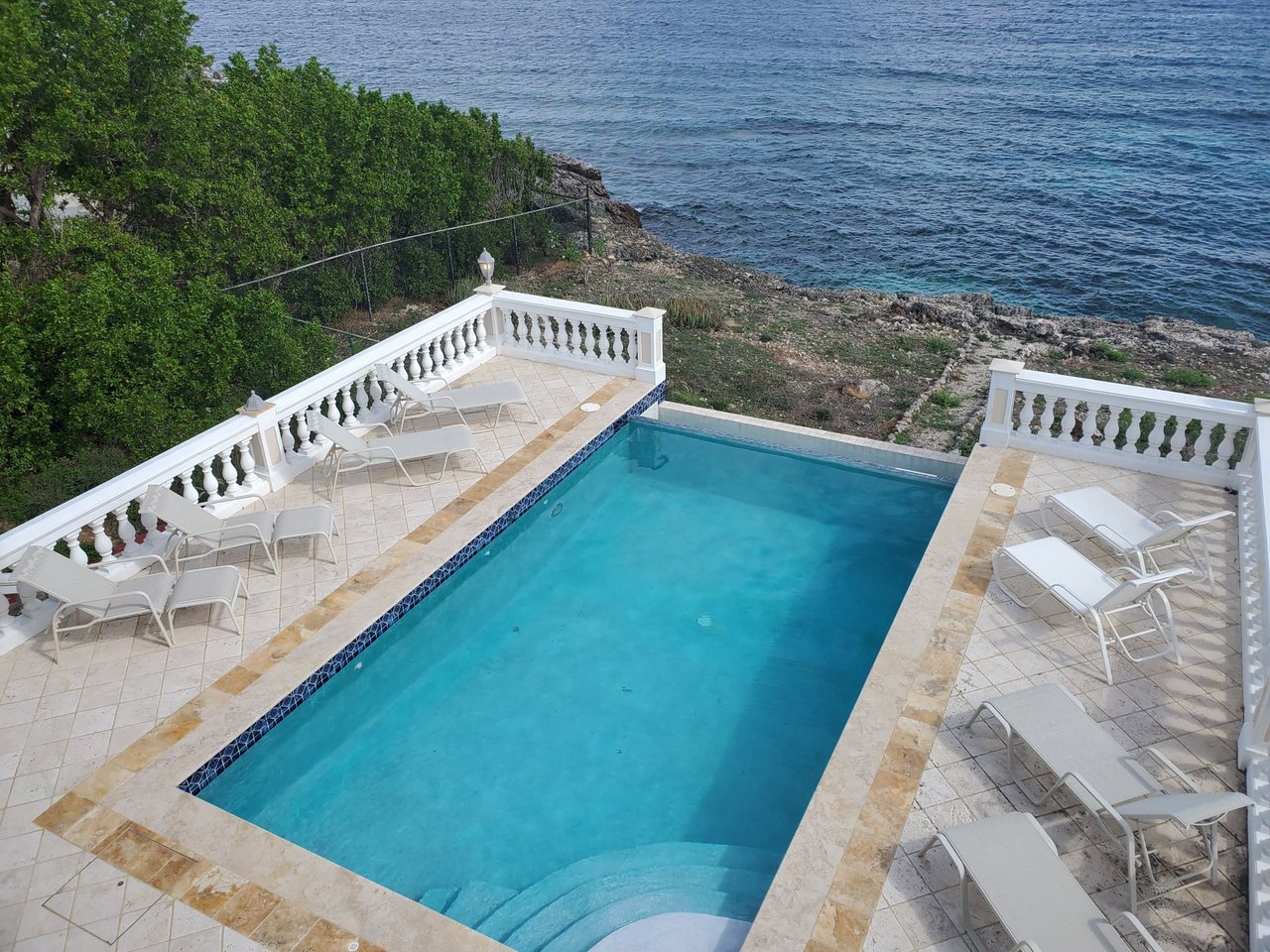 Kuhl Breeze Sea Side Villa