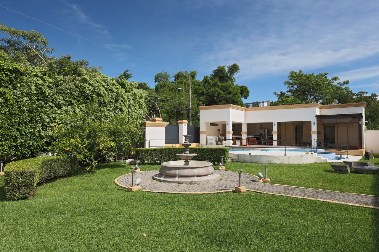 Luxury City Estate, Curridabat, San Jose