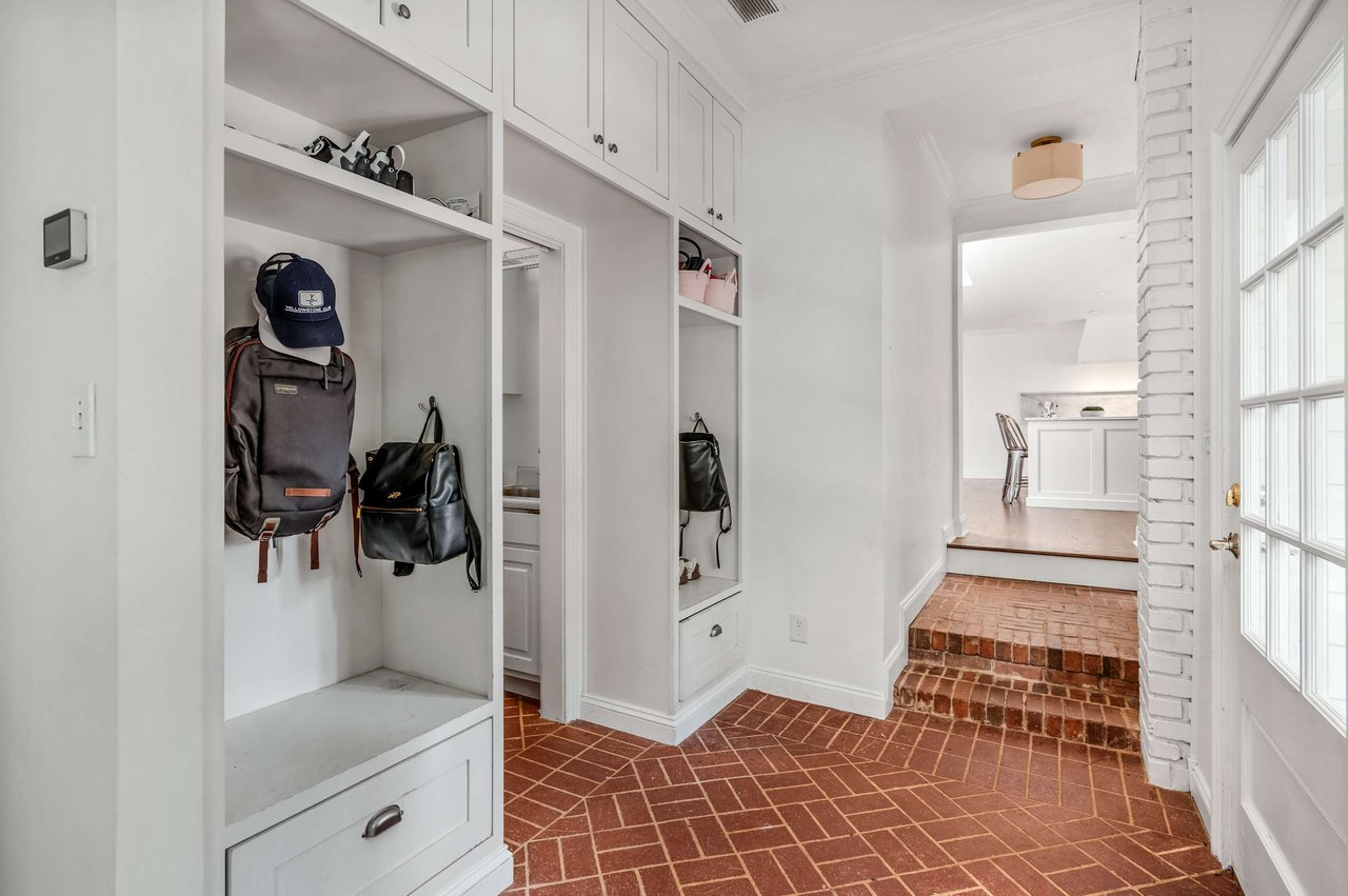 311 Broadland Rd NW