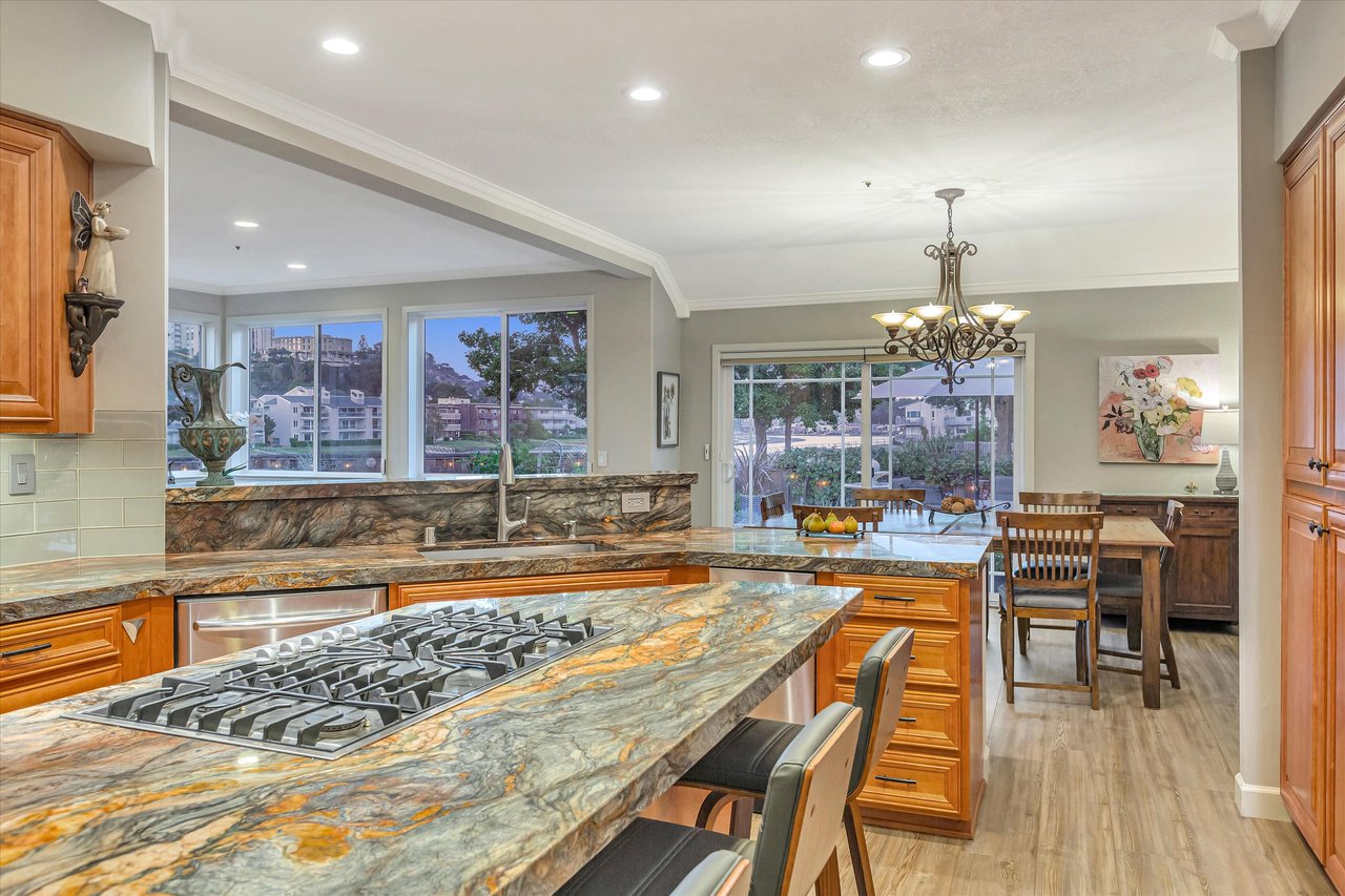 17 Crystal Creek Ct