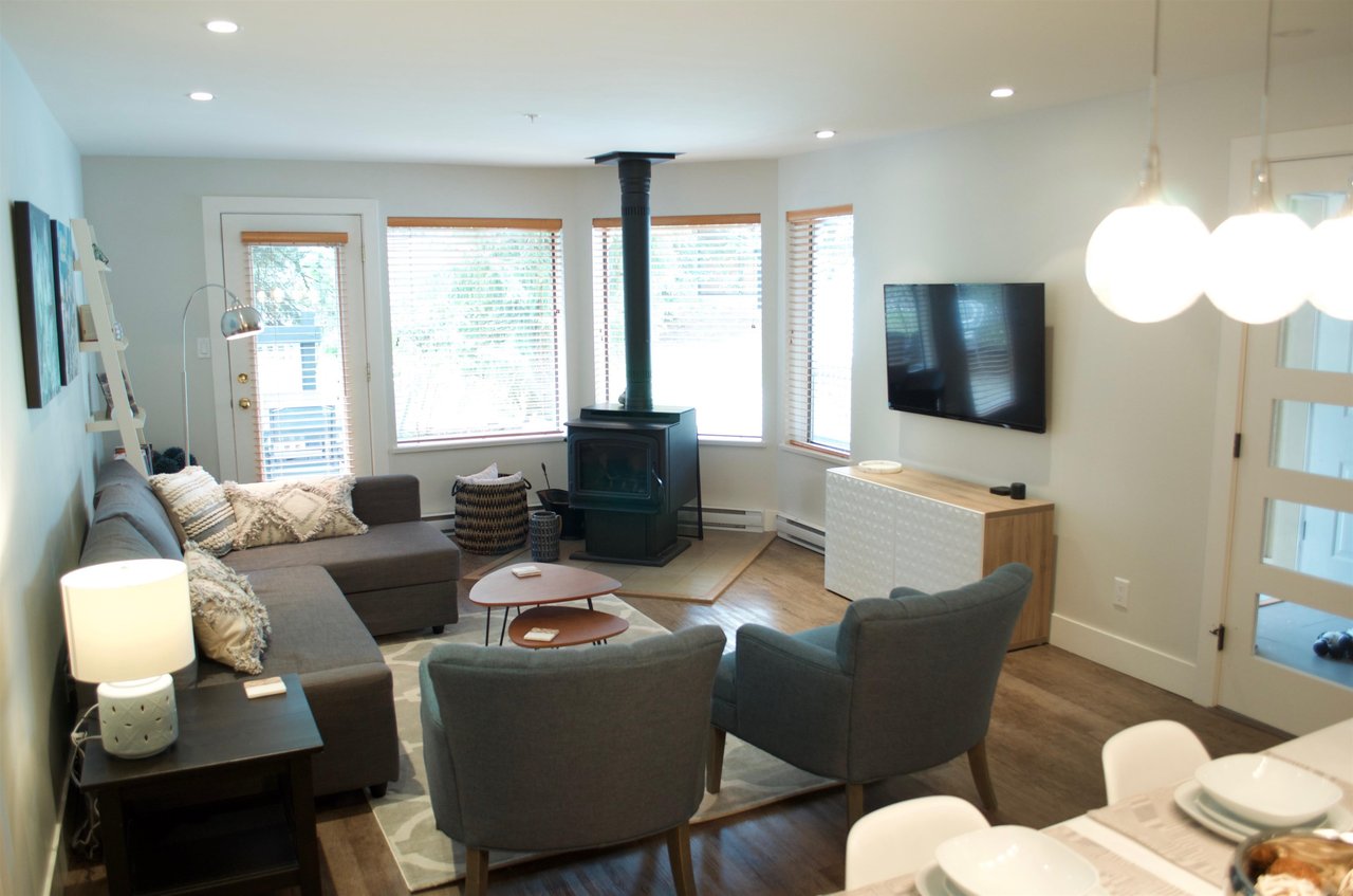 27-4637 Blackcomb Wy