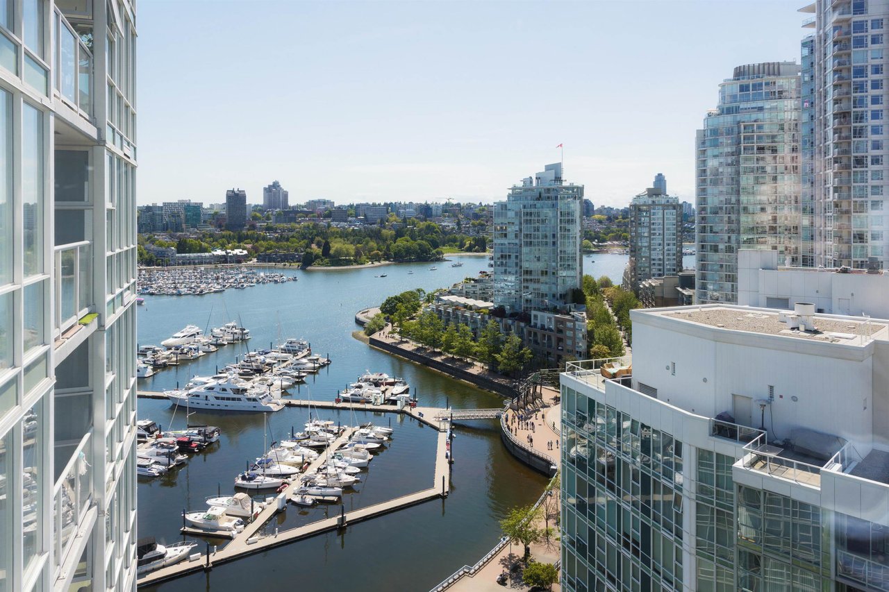 2106-1077 Marinaside Cres