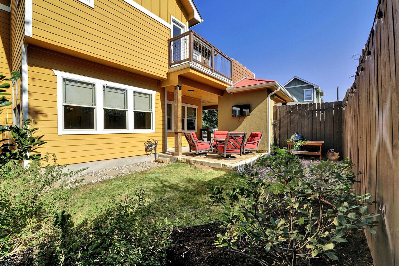 Modern Crestview Two-story Home: Updated Primary Bath, New Roof – Investor Friendly!