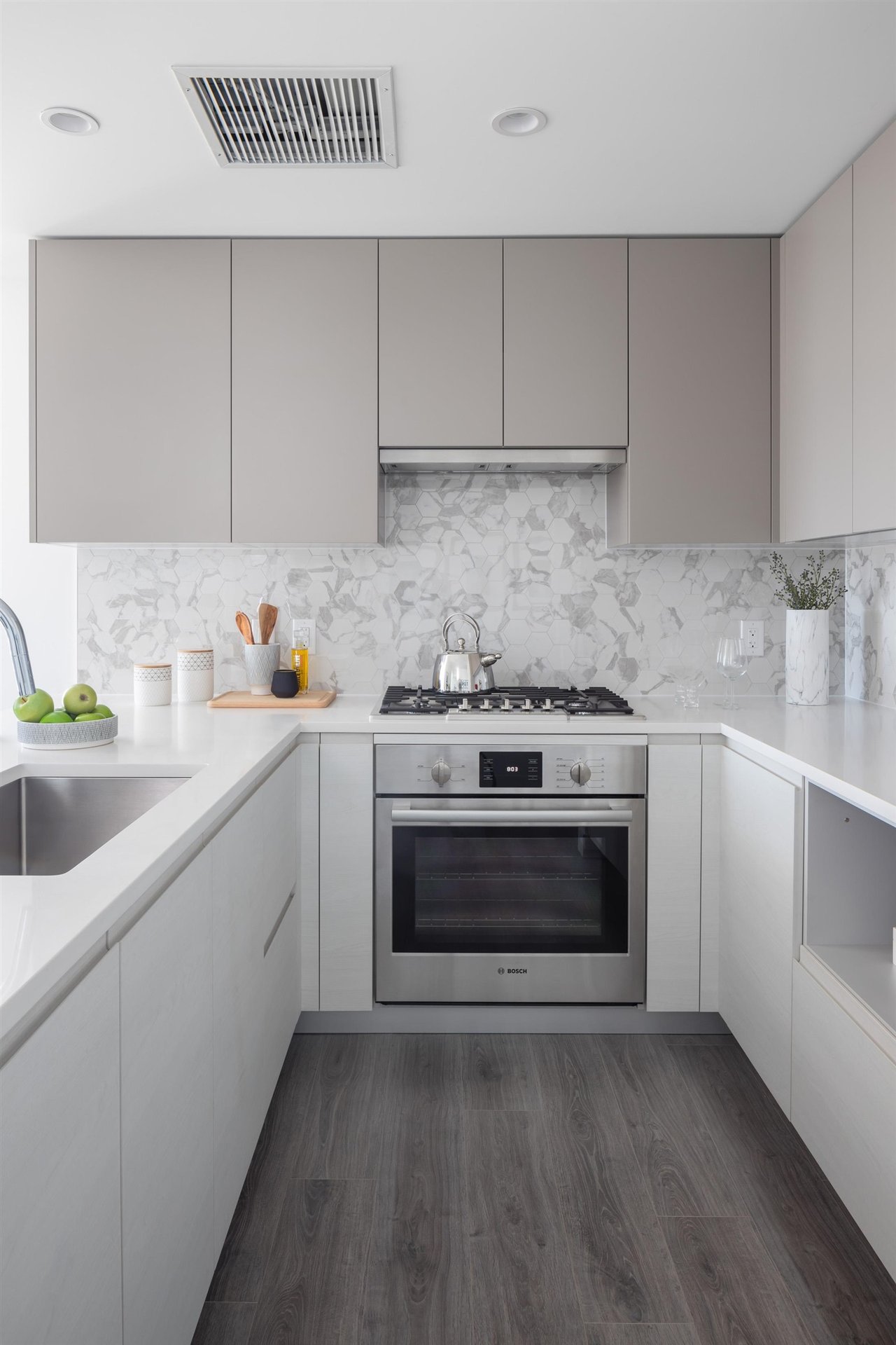 303-8188 Fraser St