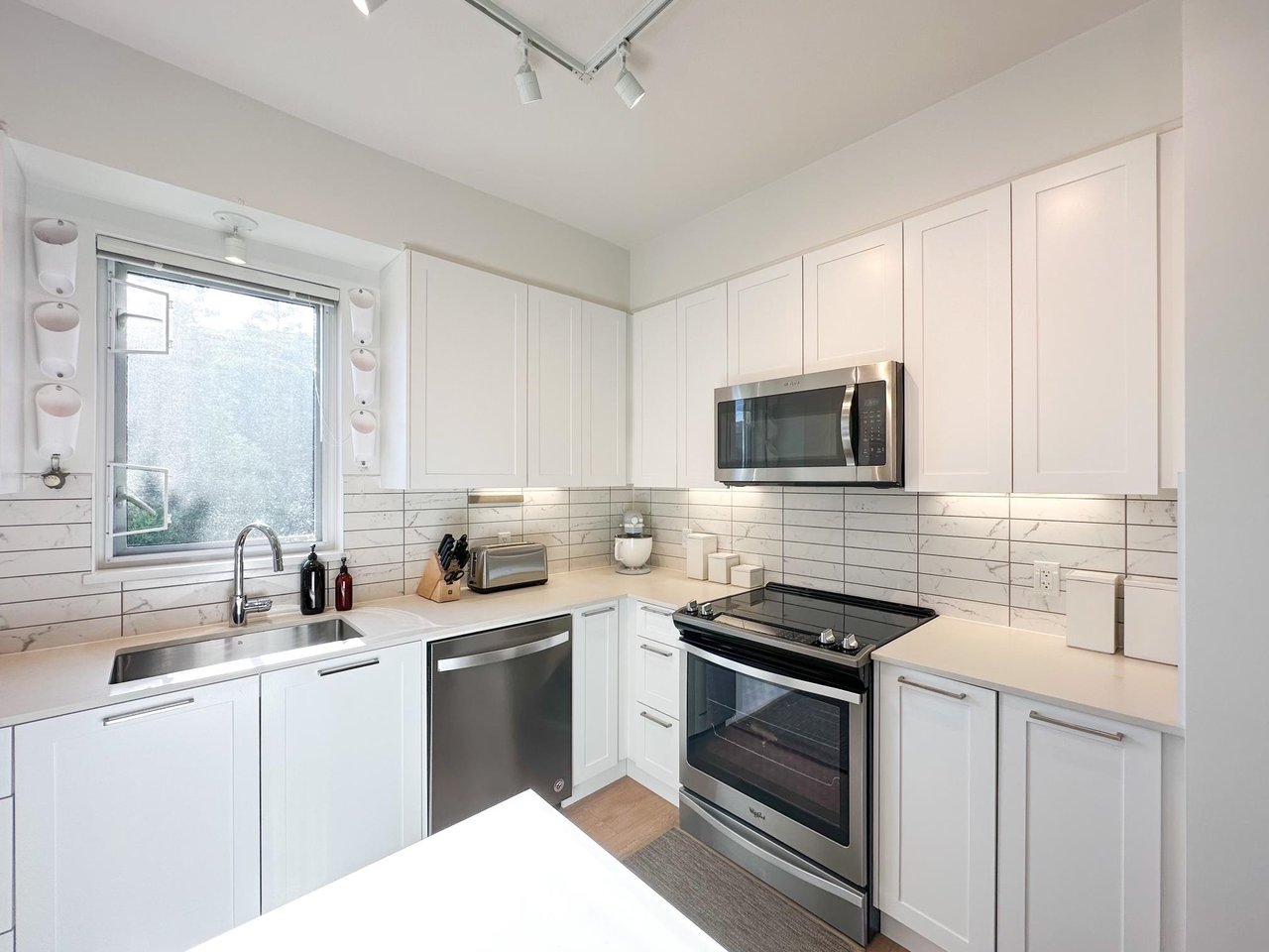 201-18505 Laurensen Pl