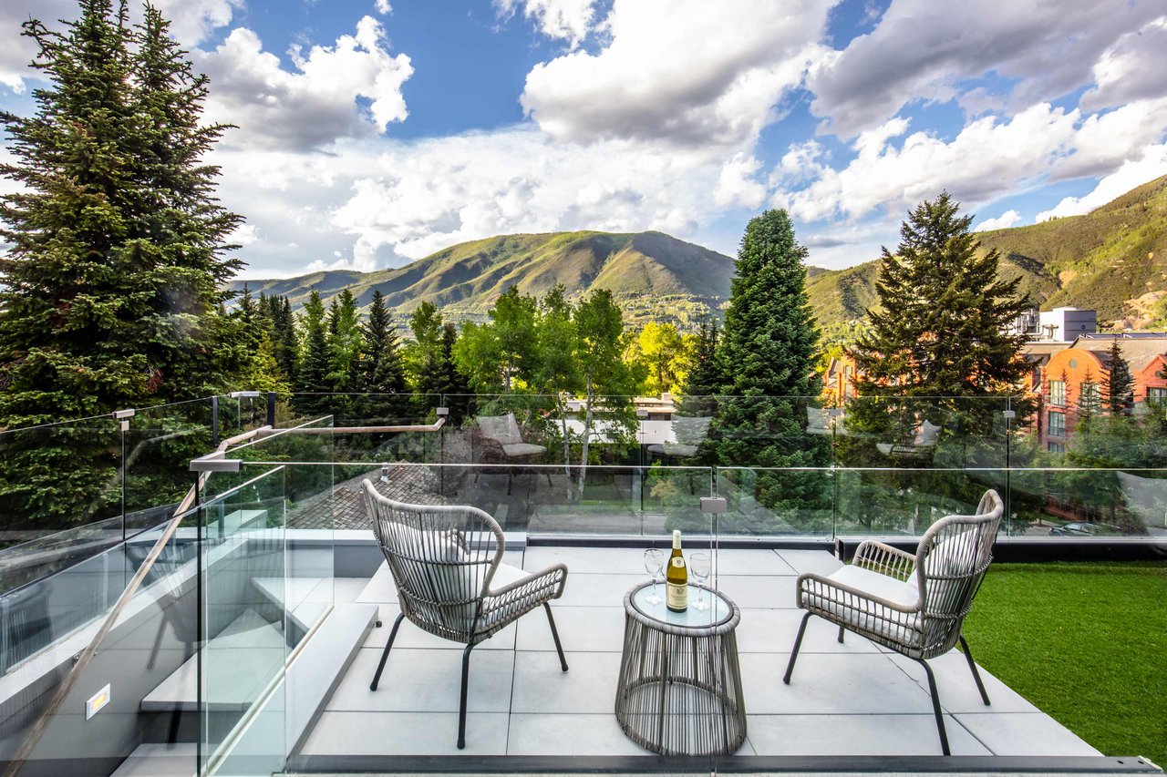 Rare Ski in Townhome in Aspen 