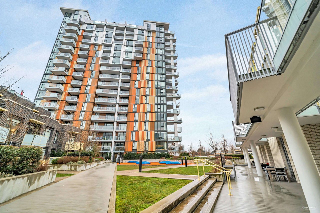 1212-285 E 10th Ave