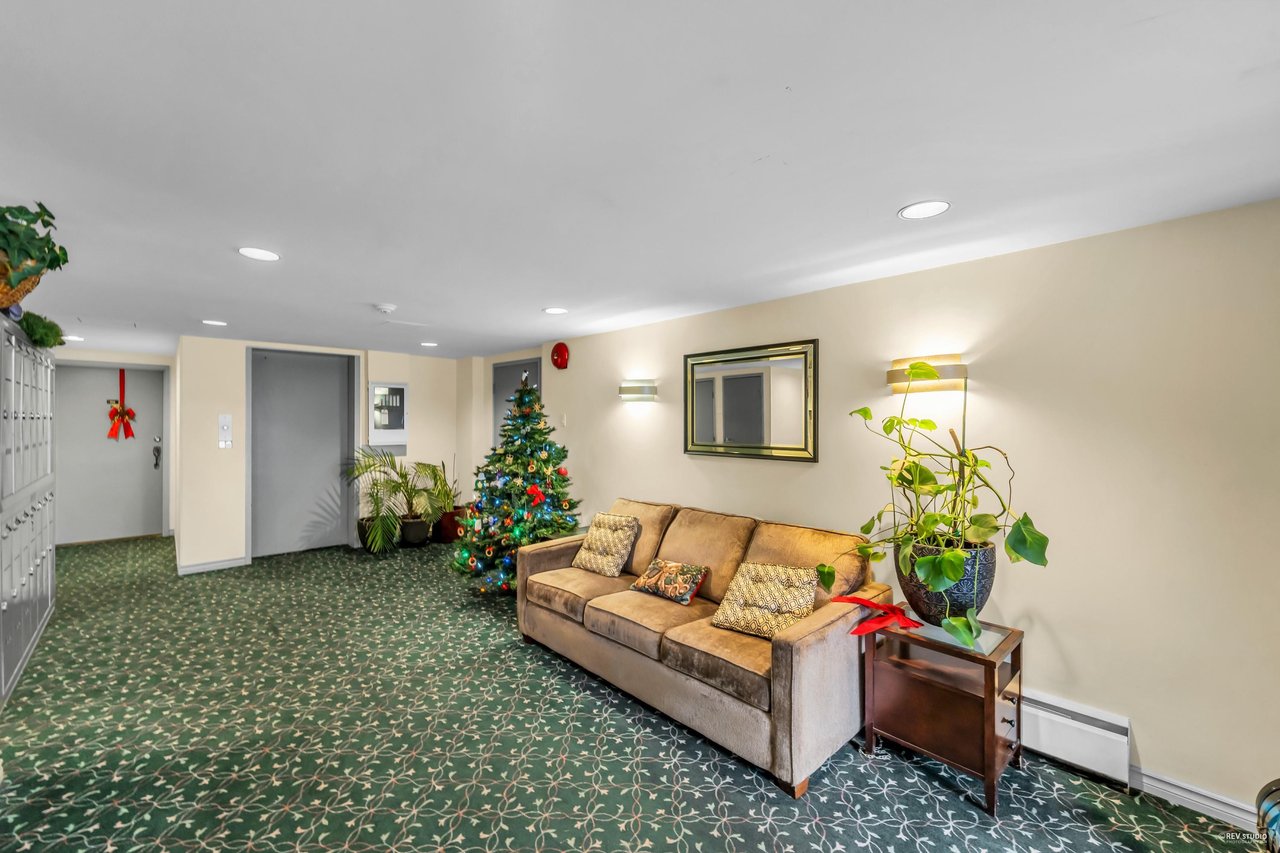 309-1825 W 8th Ave