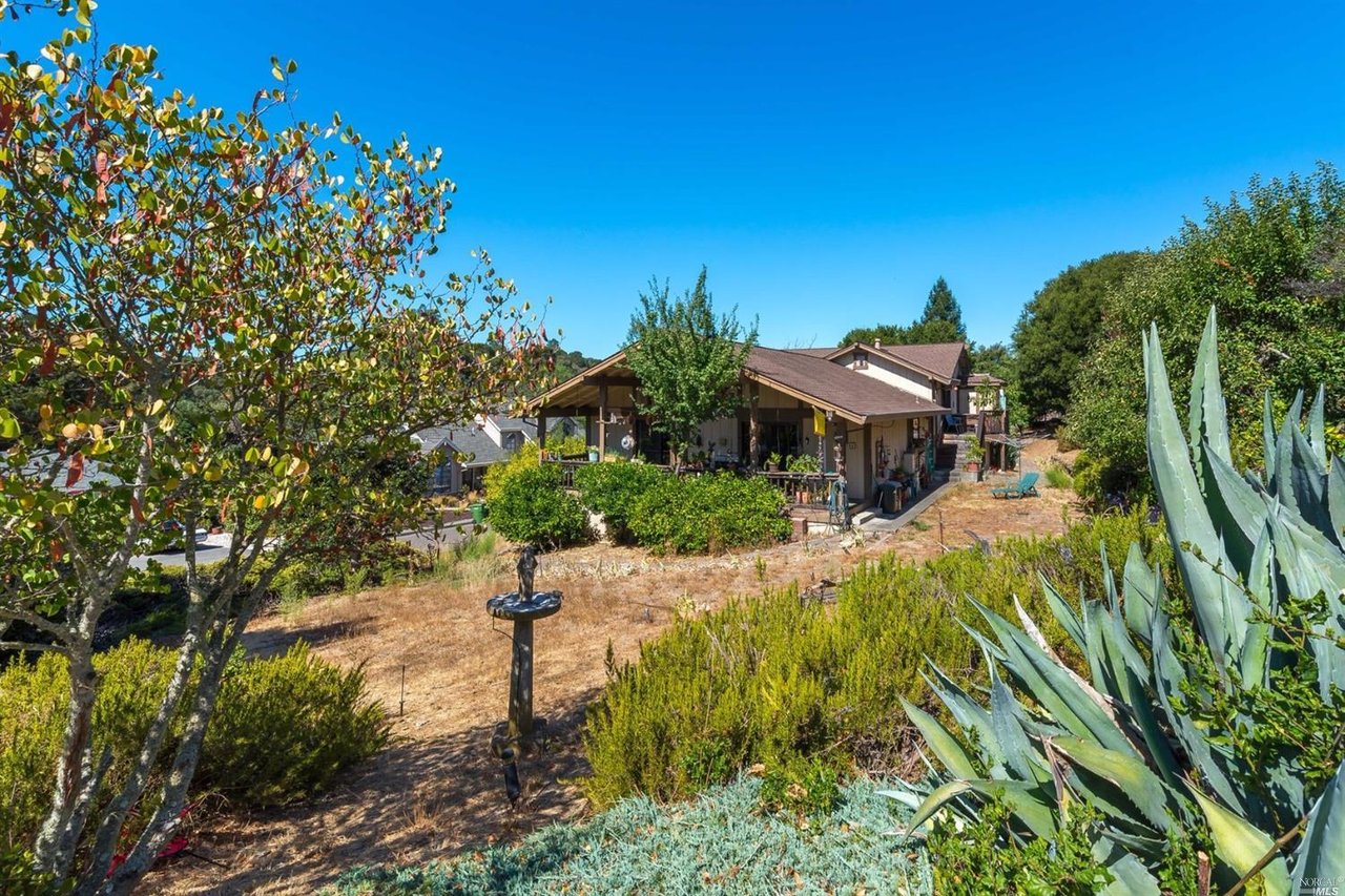 2 Forest Trail Dr