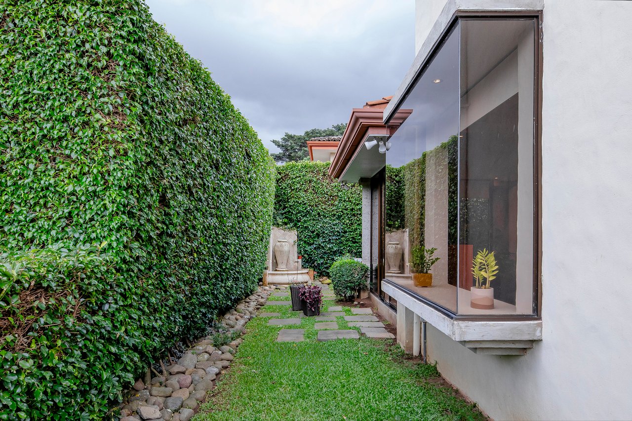 Remodeled Family Condo, Escazu, San Jose
