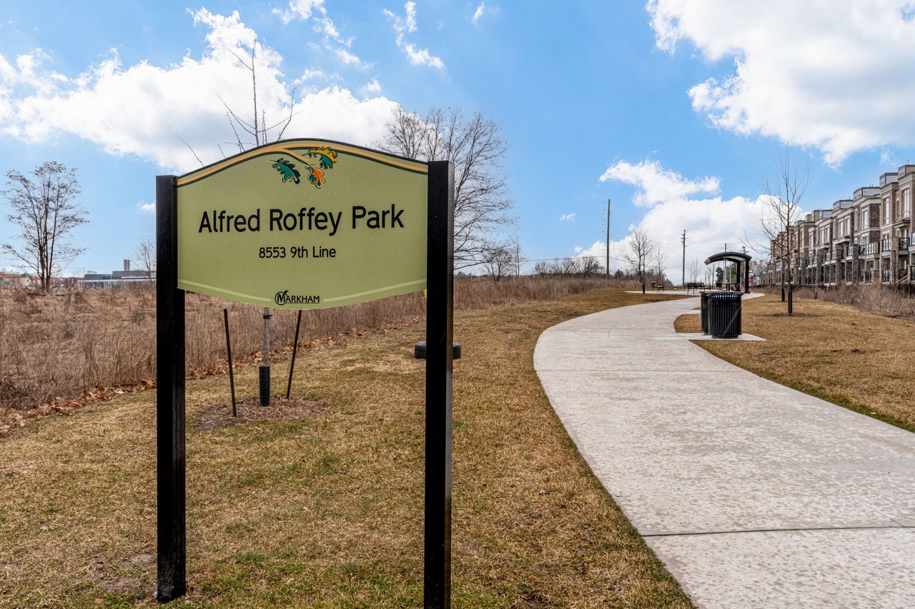 112-2 Dunsheath Way