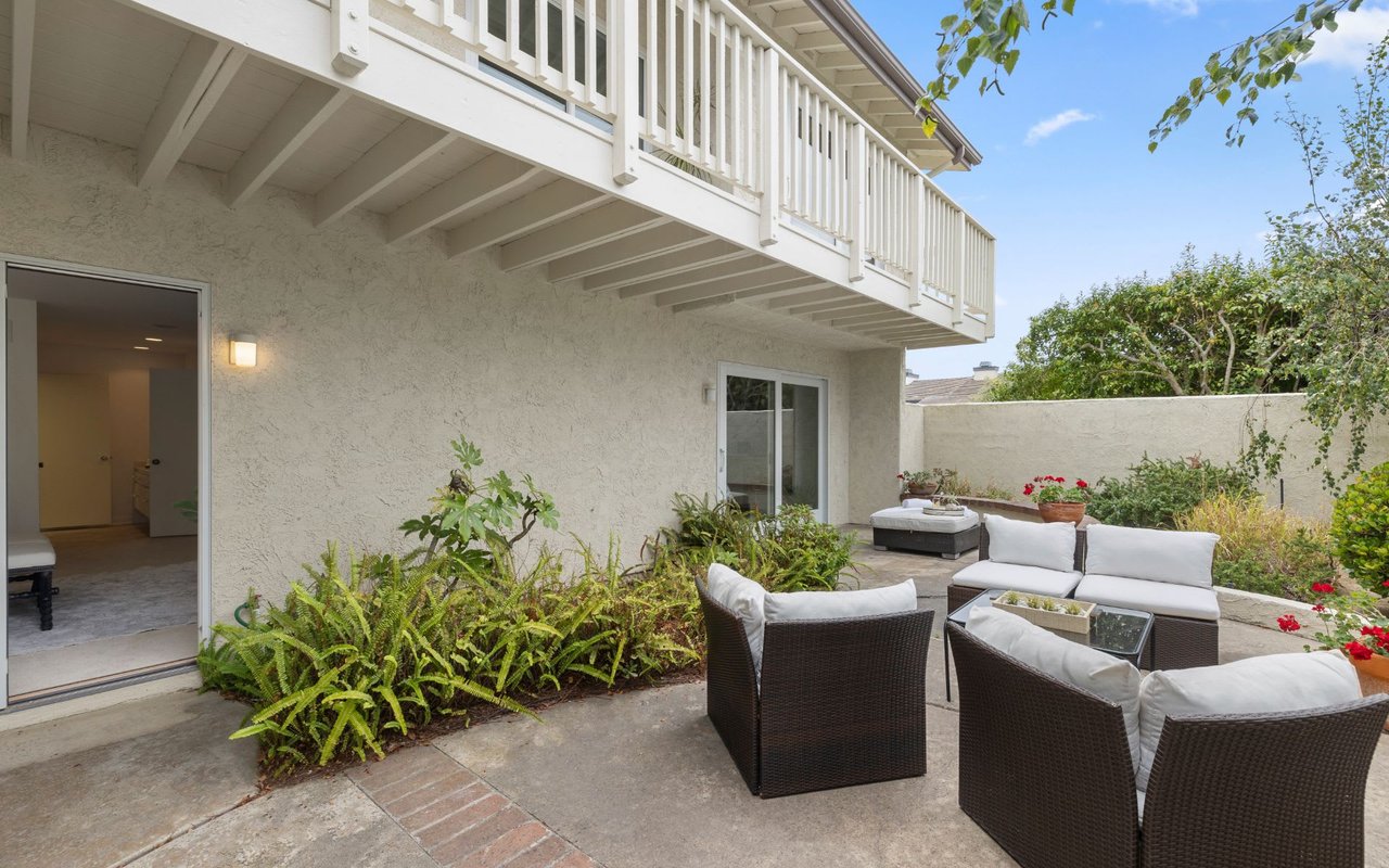 7 White Water Drive