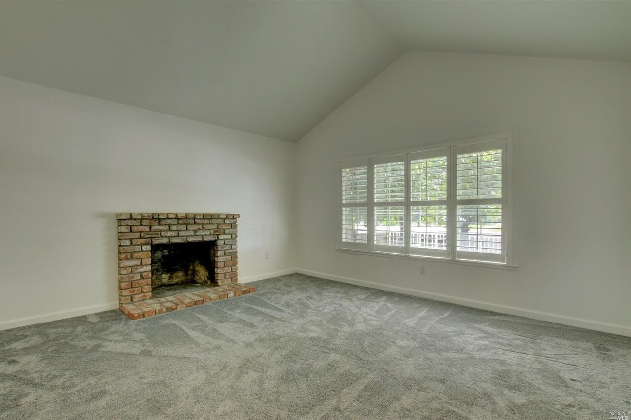 1617 Caulfield Ln