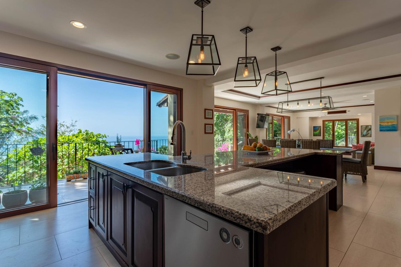 Private Ocean View Estate, Dominical, Puntarenas