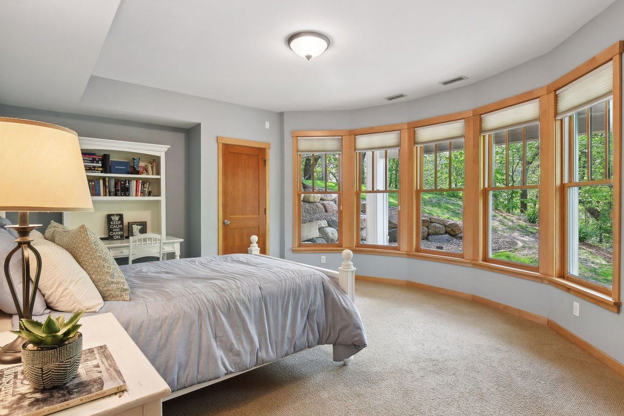20395 Linden Road, Deephaven