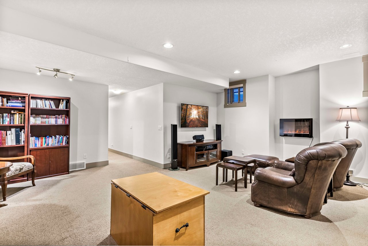 19 Tom Hoppe Mews SW