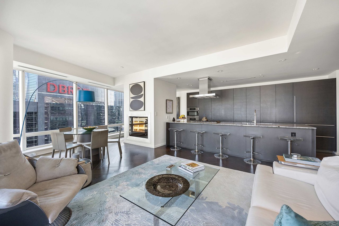 Suite 3006- 180 University Avenue