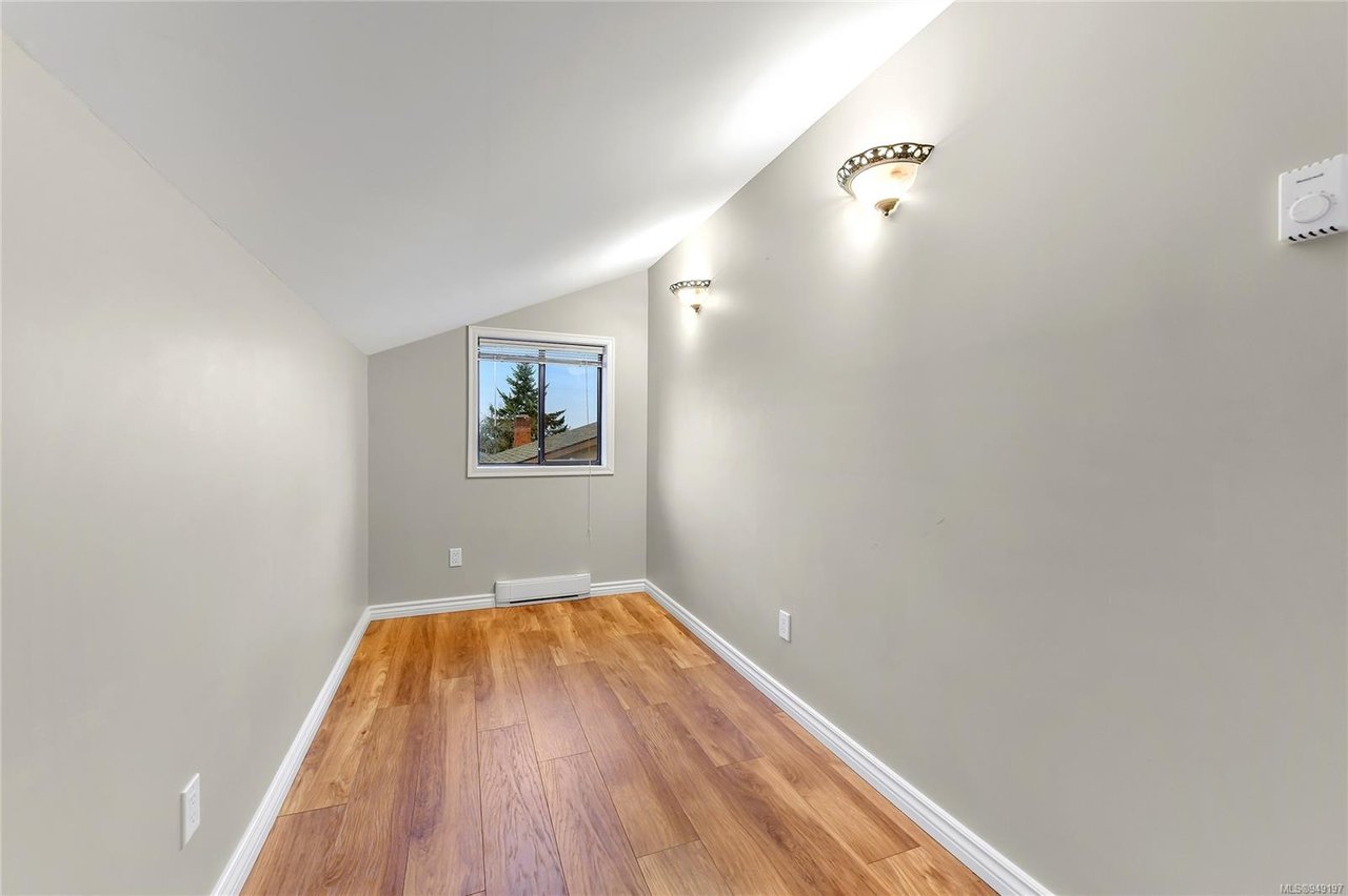879 Denford Cres