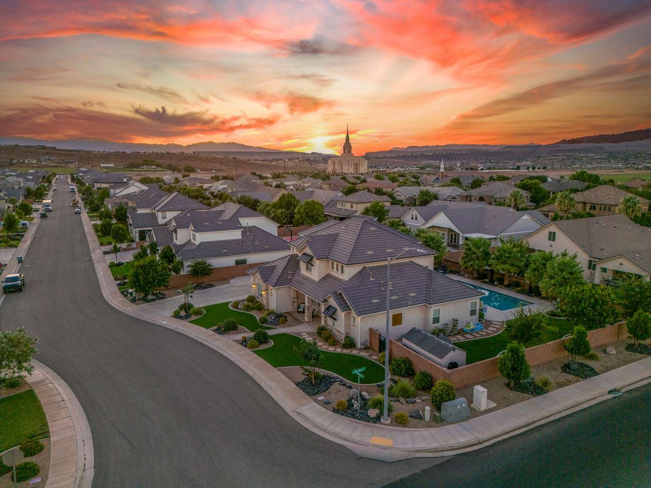 258 W Blue Quartz Dr