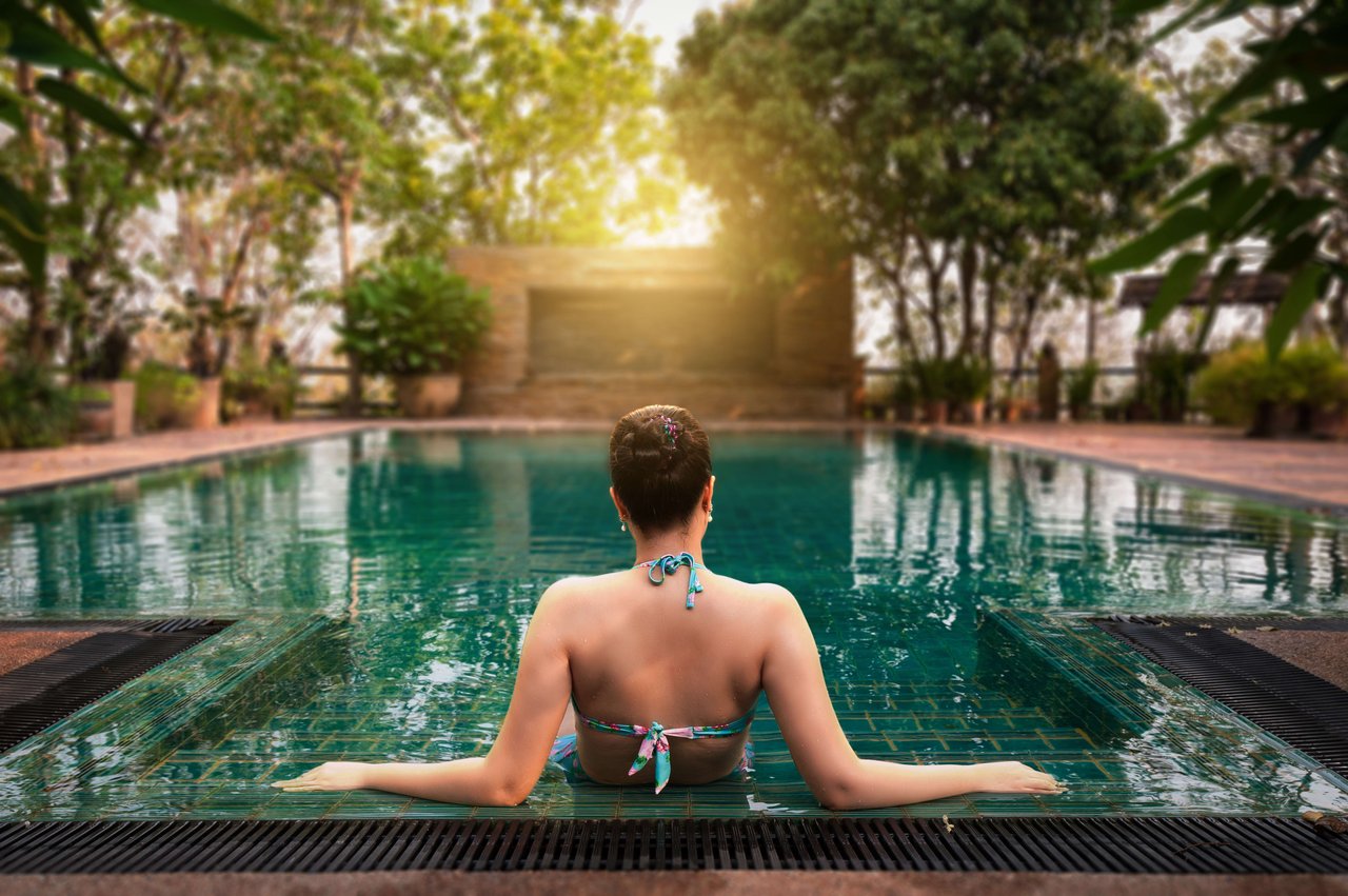 Dive into Luxury: Water Features and the High-End Pool Experience