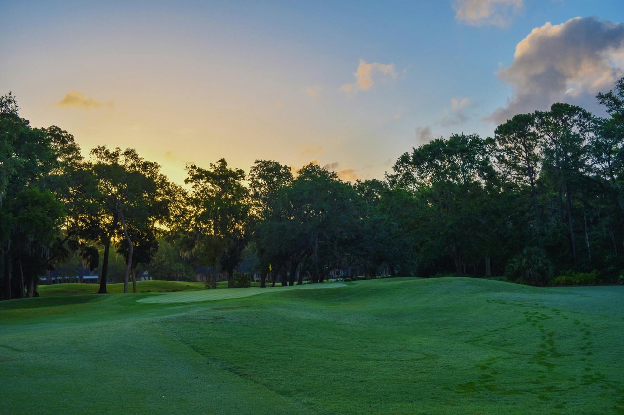 Tee Off With A View: Country Clubs with Golf Courses