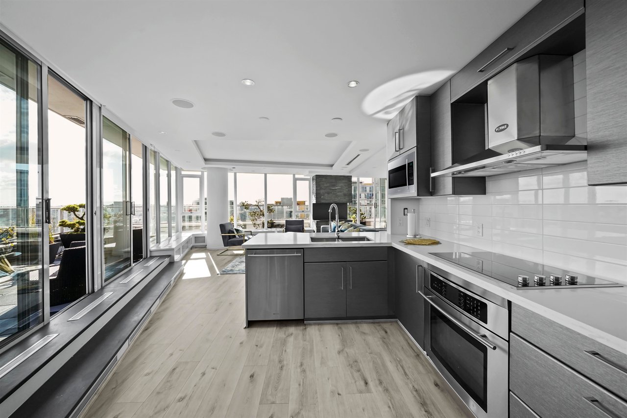 3905-188 Keefer Pl