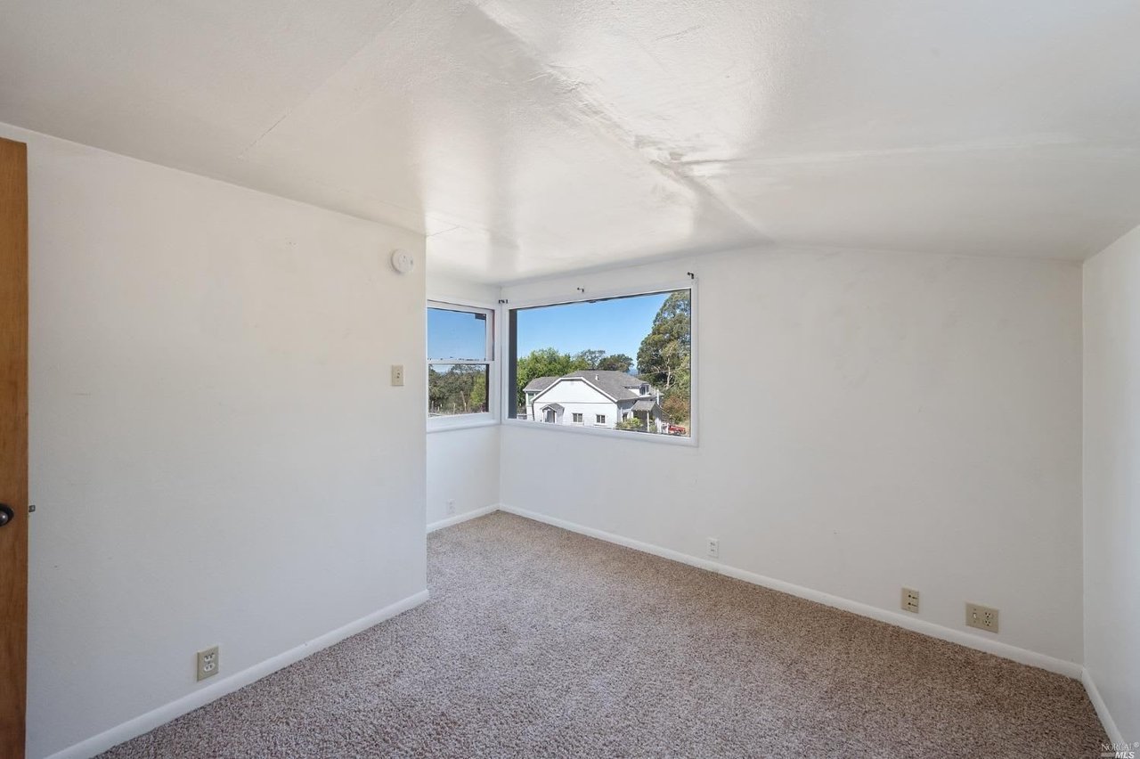 3295 Linwood Ave