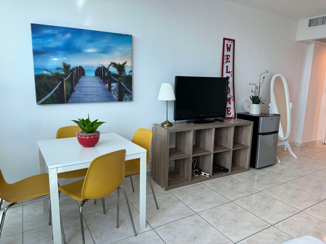 5445 Collins Ave #1606 Maimi Beach FL-33140