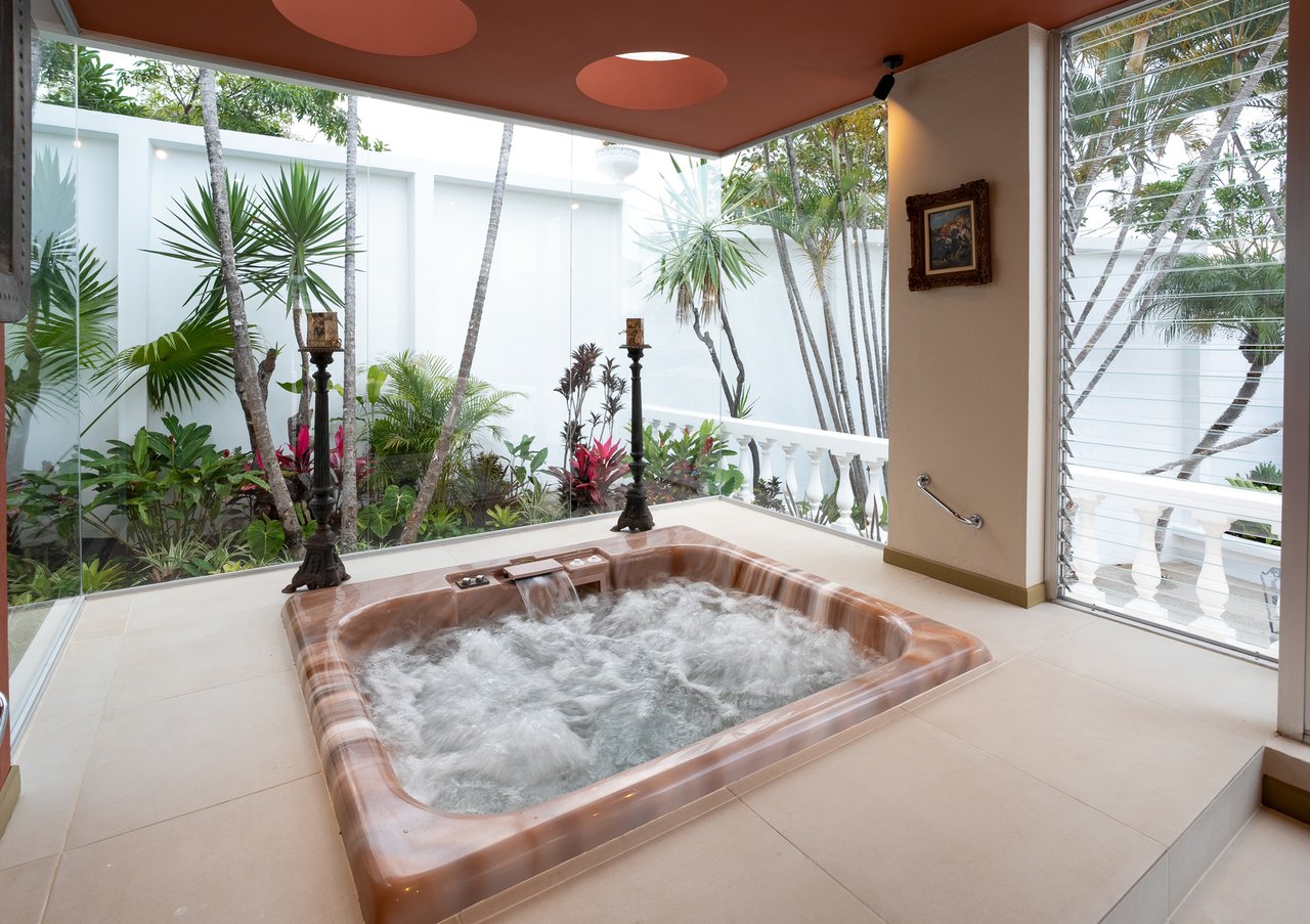 Designer Estate With Sauna, Escazu, San Jose