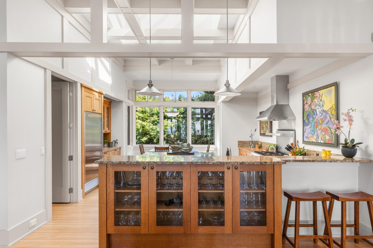 4528 Caulfeild Lane