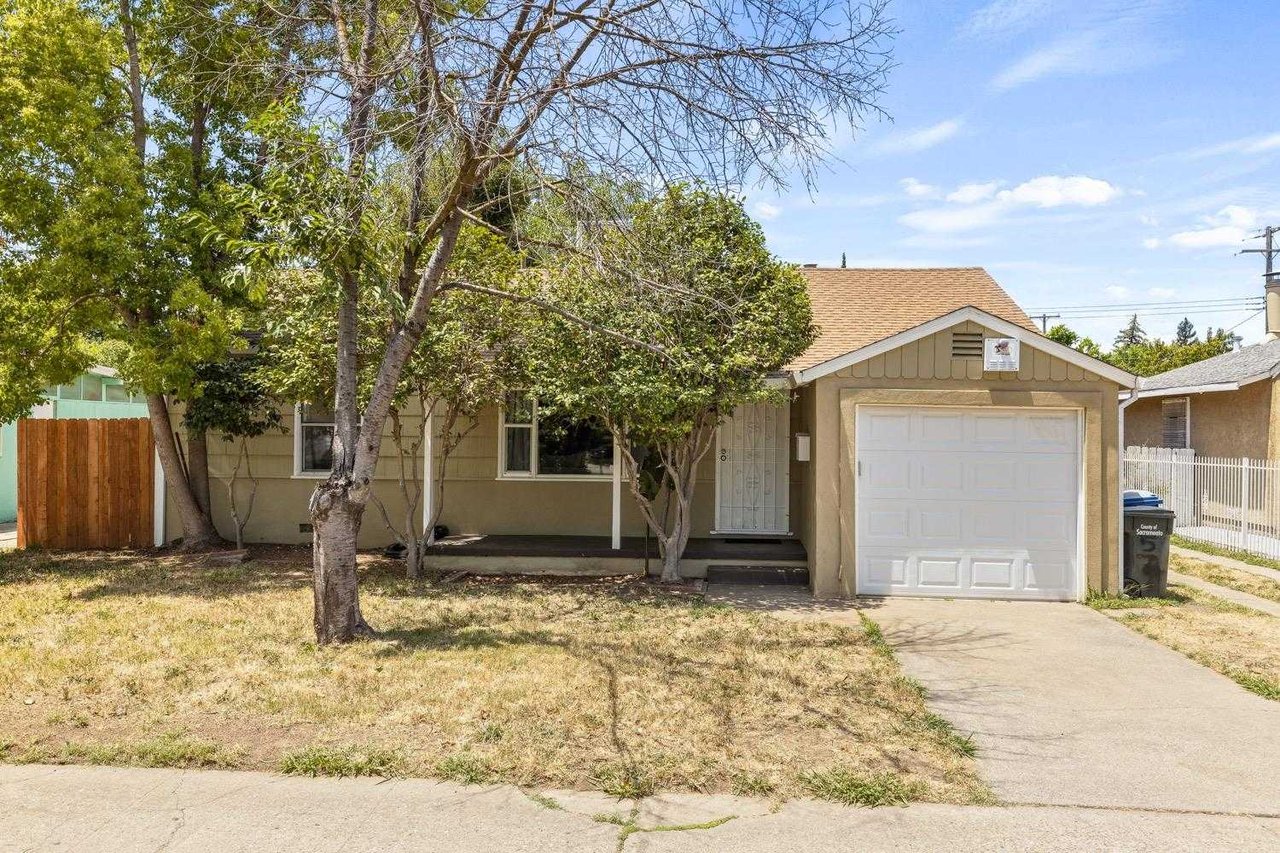 5740 1421 E Sampson Boulevard