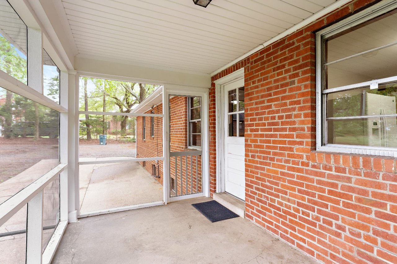 1127 Oakland Road