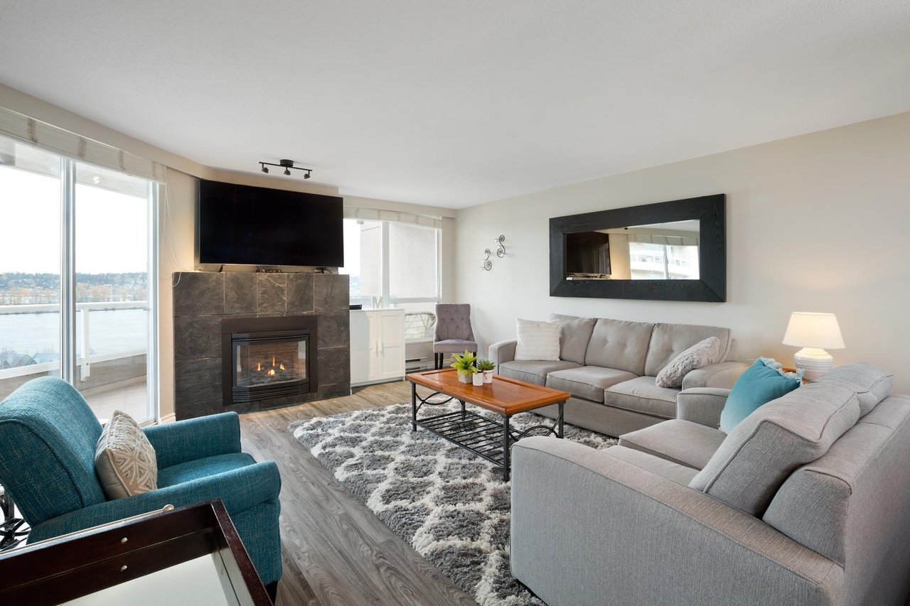 1704-1235 Quayside Dr