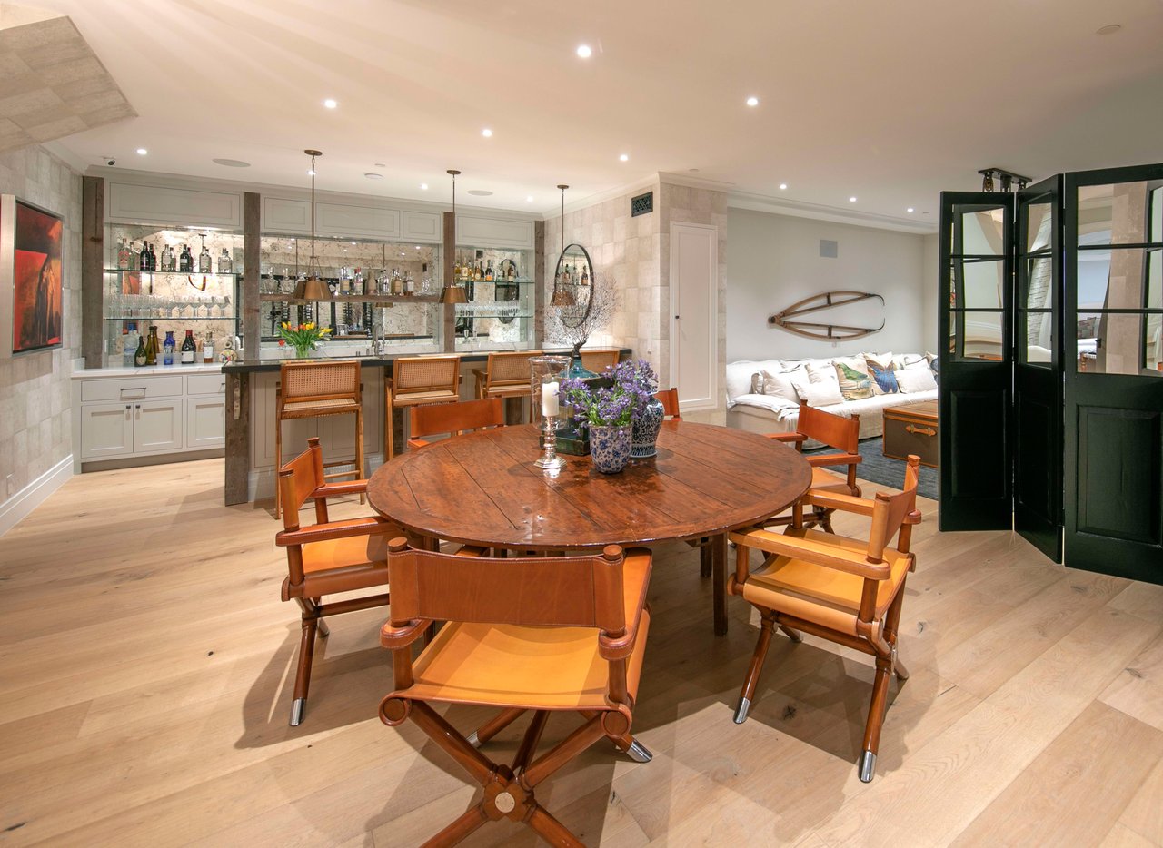 2333 Mandeville Canyon Rd