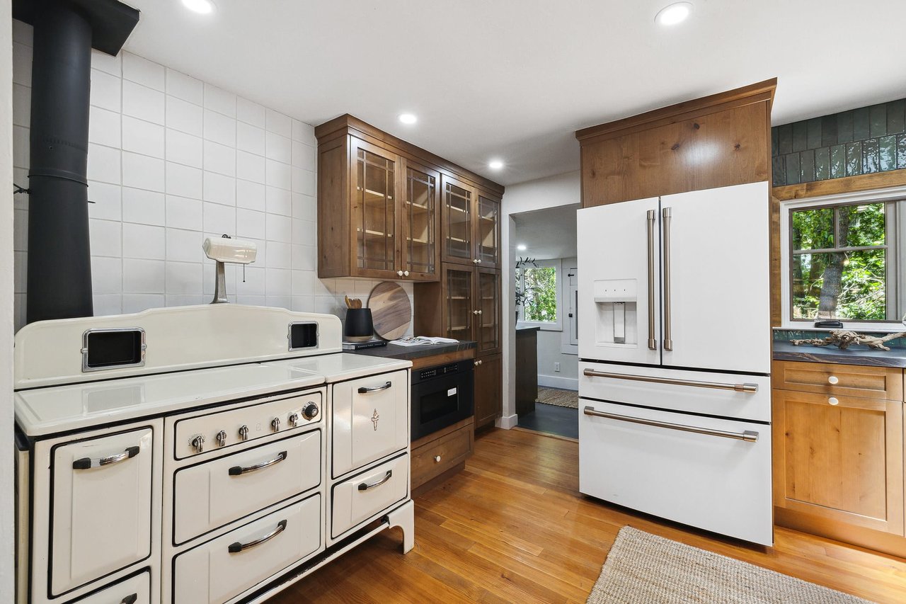 221 Redwood Drive