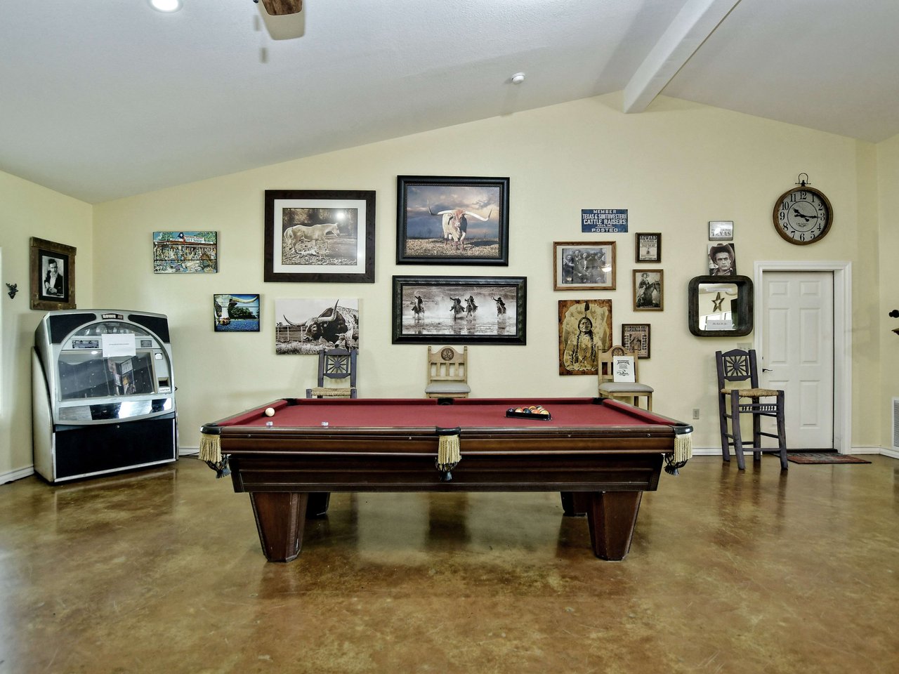 1138 Skyline Dr