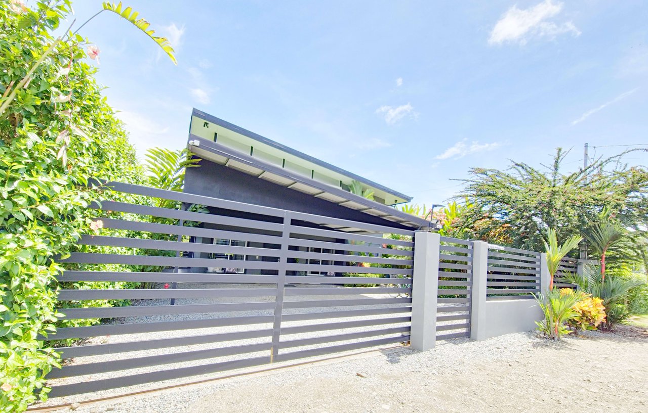 Contemporary Home with Guest House, walking distance to the beach