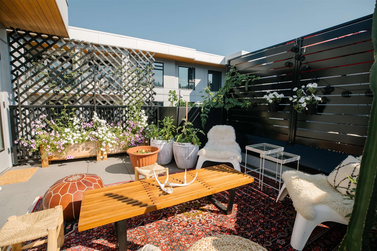 5-83 Moody St