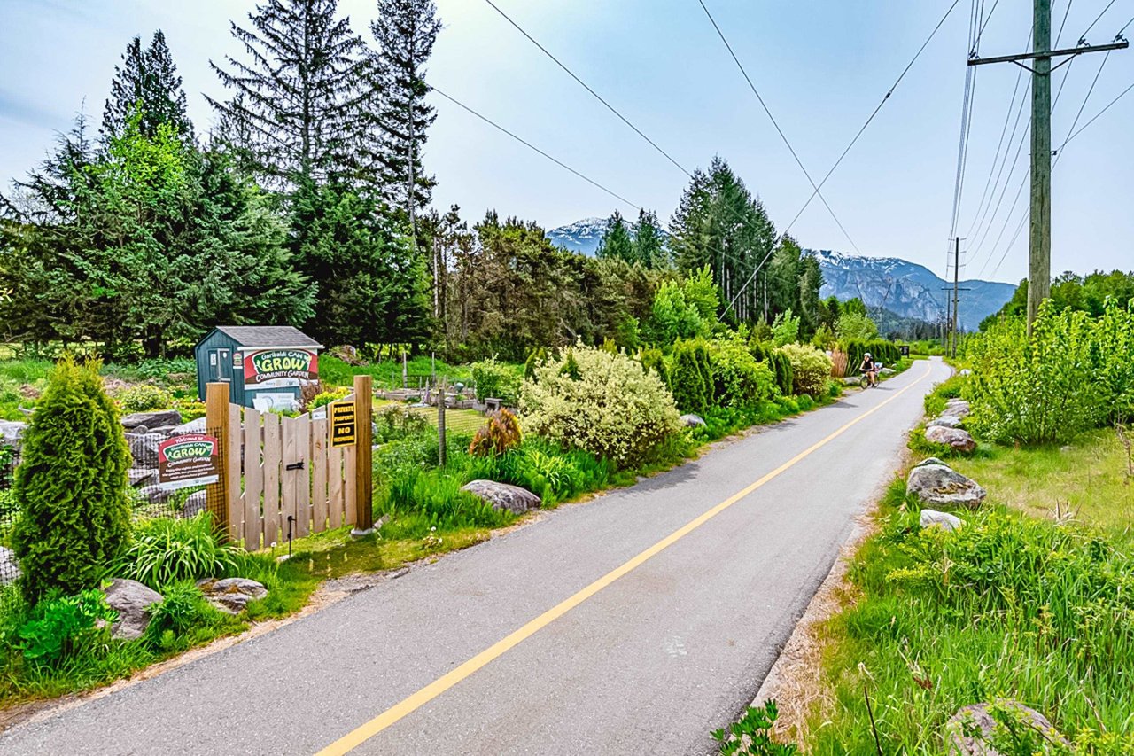 B203-40120 Willow Cres