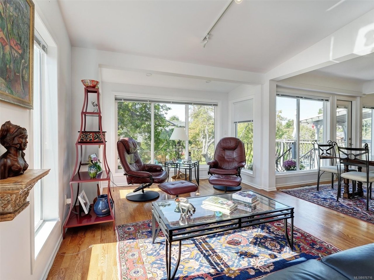 2105 Lorne Terr