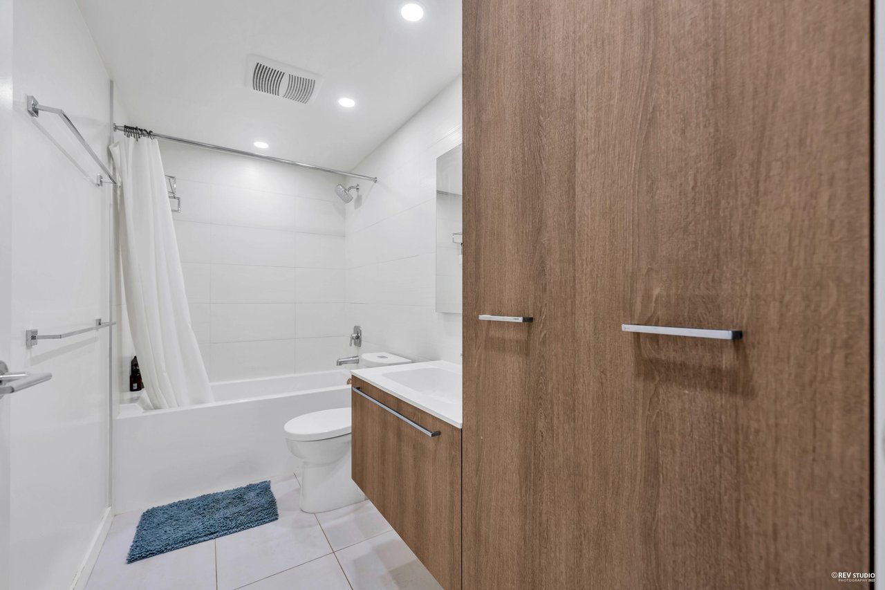 1212-285 E 10th Ave