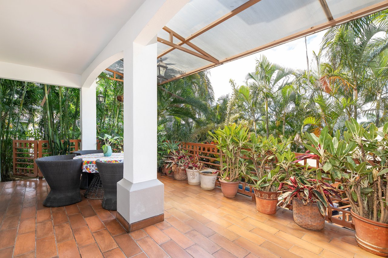 Panoramic Pool View Residence, Escazu, San Jose