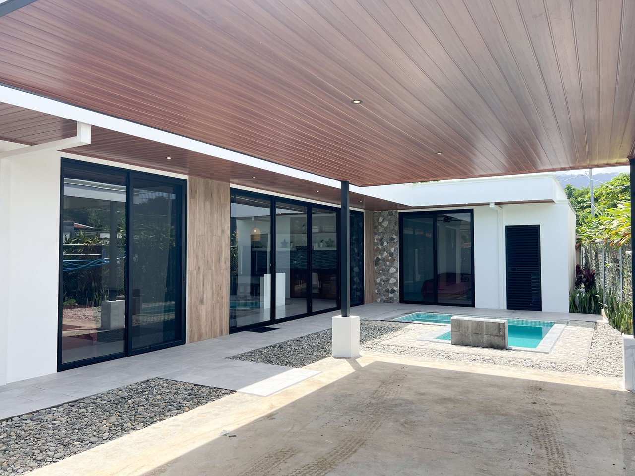 Coastal Boho Haven, Brand-New 3BR Home with Pool in Prime Uvita Location