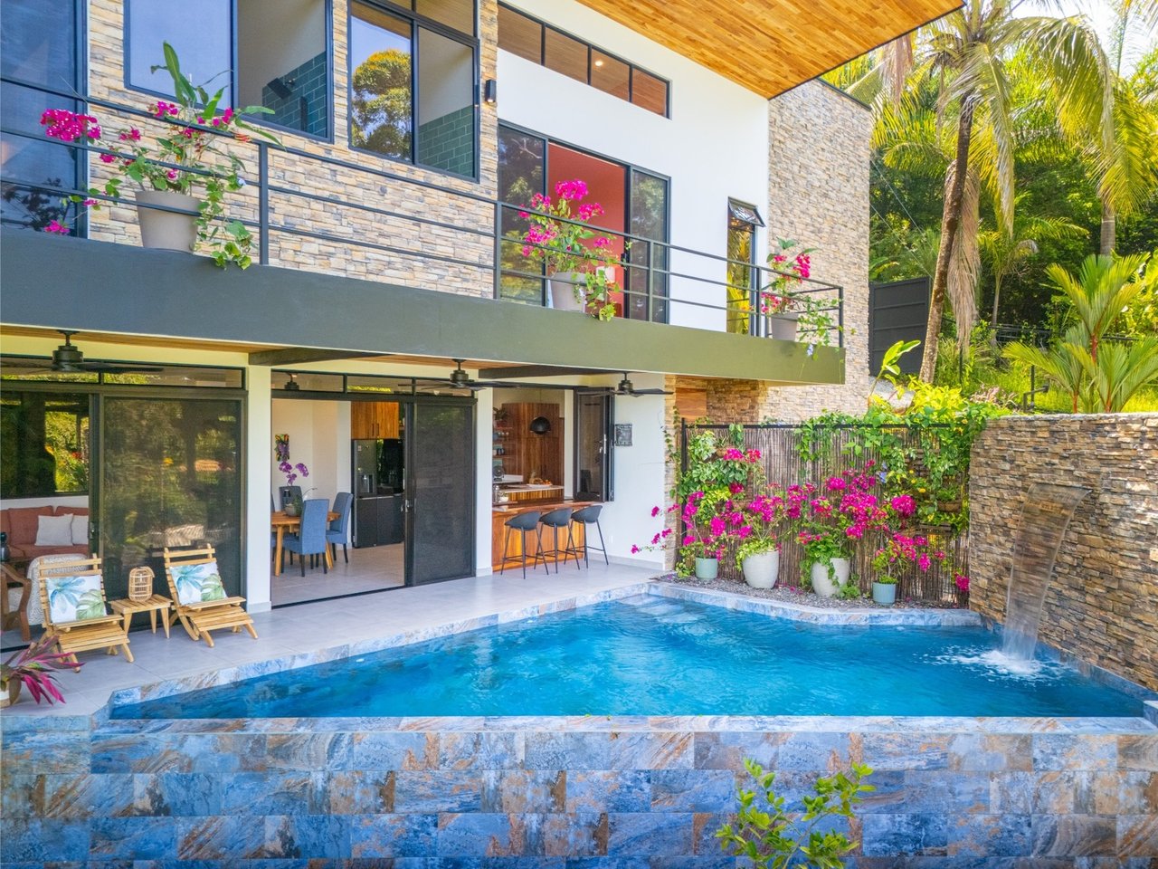 Modern Tropical Infinity Pool Home, Dominical, Puntarenas