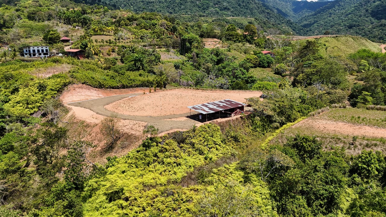 An elevated, prepared river lot with 360-degree ocean, mountain, valley and jungle views