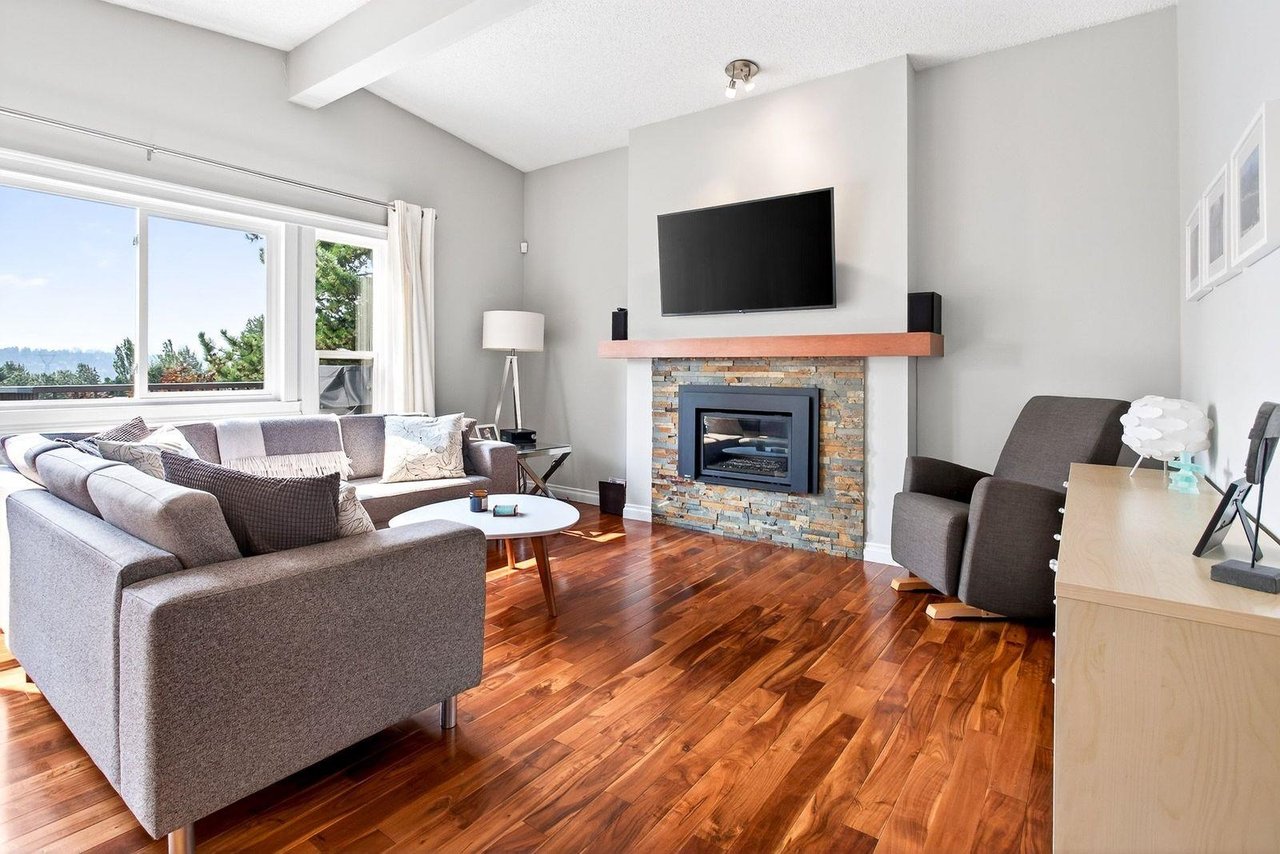 320 Dartmoor Dr