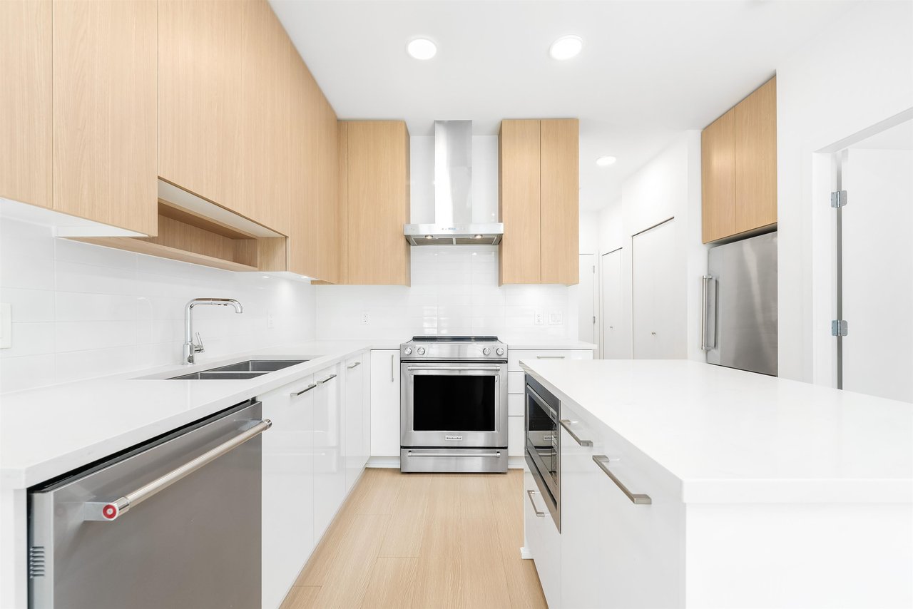 303-5460 Broadway Wy