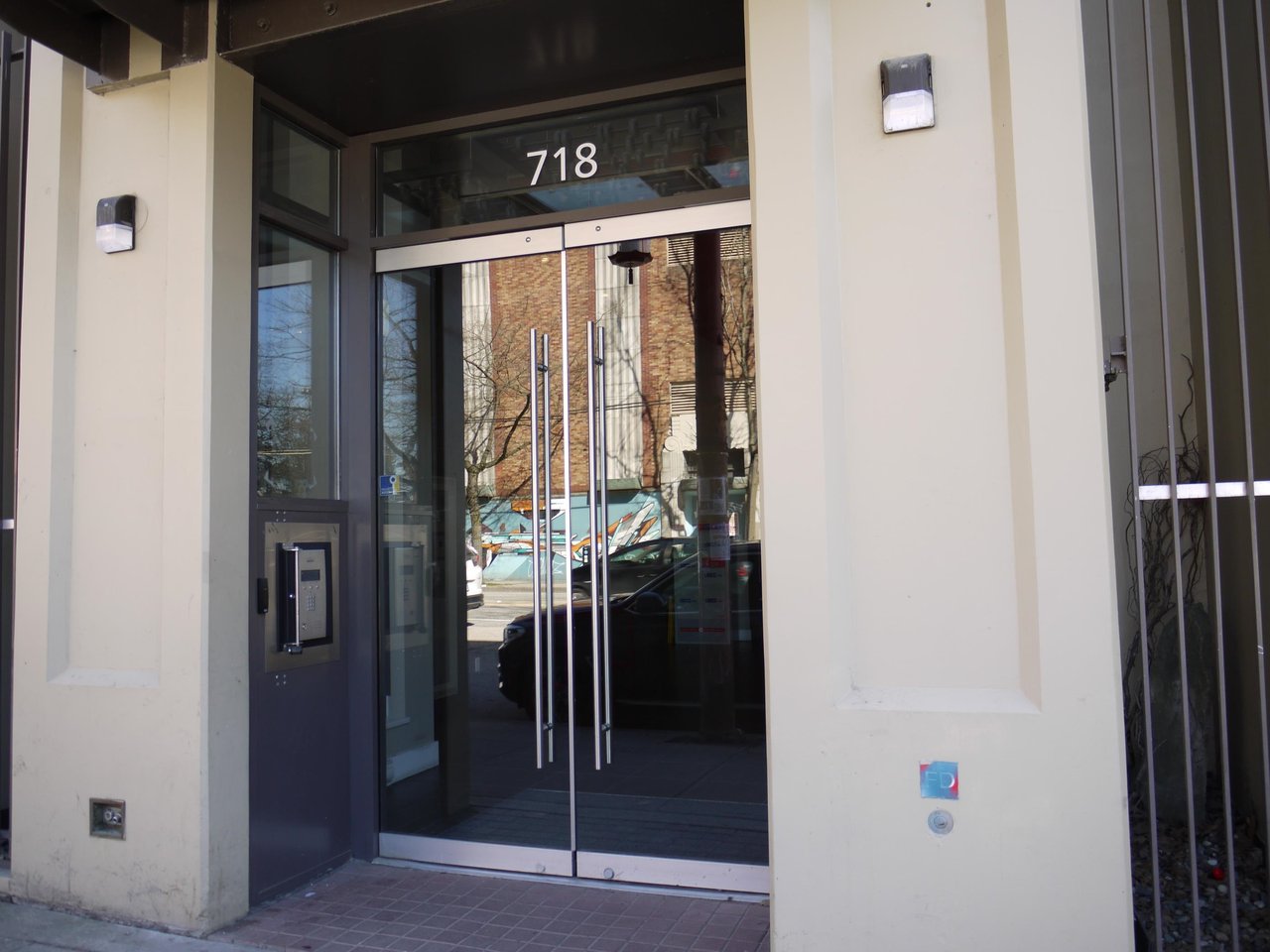 711-718 Main St