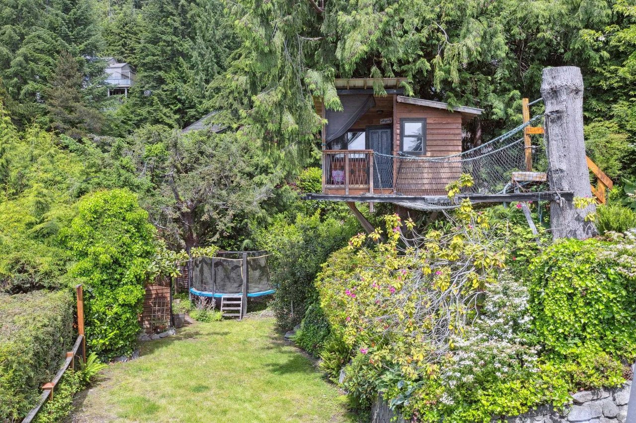 425 Mountain Dr
